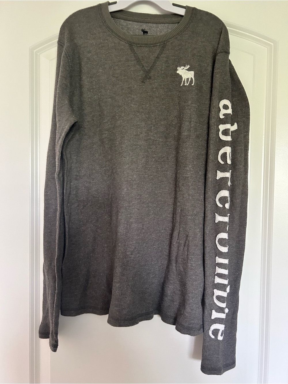 abercrombie kids Gray Long-Sleeve Thermal with White Logo Sleeve Text